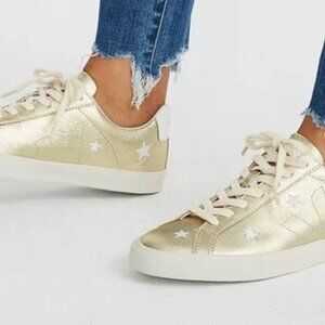 Madewell x Veja Esplar Low Sneakers in Star-Embroidered Gold Leather